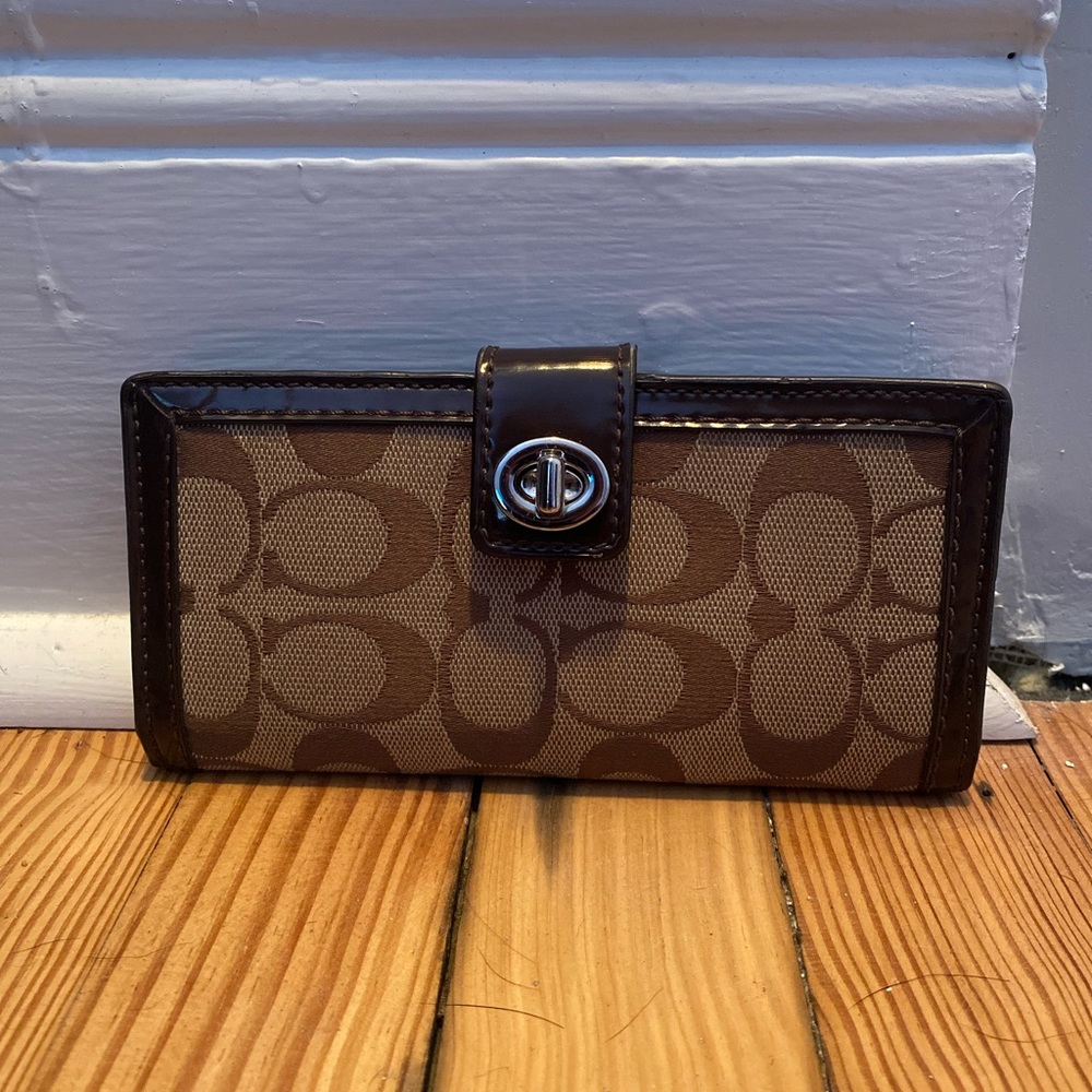 Coach Wallet with turn lock in outstanding condition